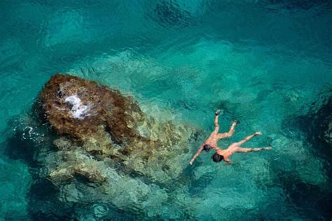 tettona sarda|Le 10 spiagge per nudisti più belle della Sardegna